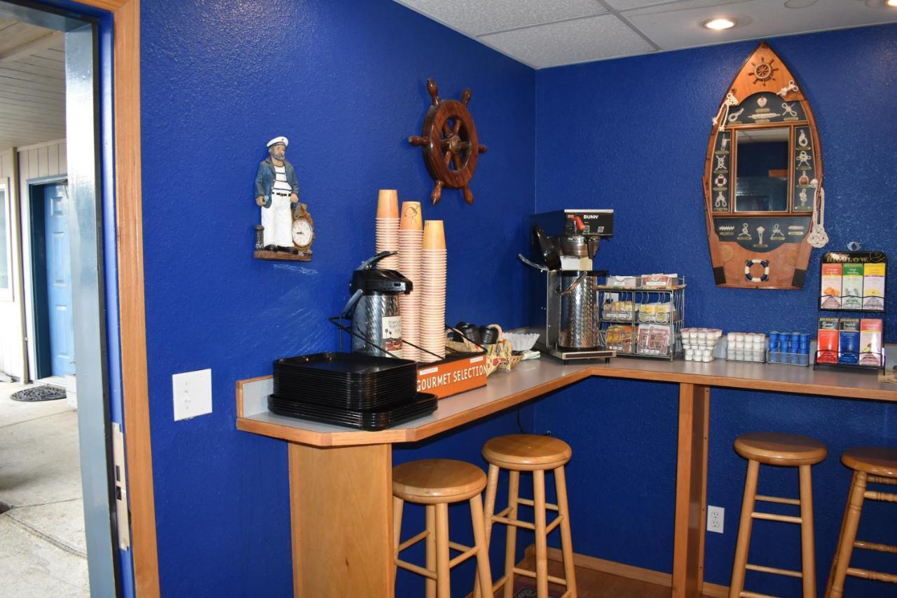 Lighthouse Cove Inn Bandon Exterior foto The coffee bar at the station